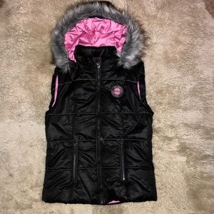 NWOT Girls With Guns puffer vest with detachable hood